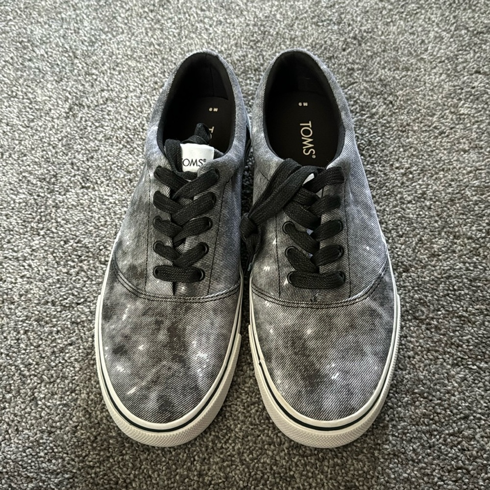 NWOT men’s Toms Alpargata Fenix lace up shoes. Size 9